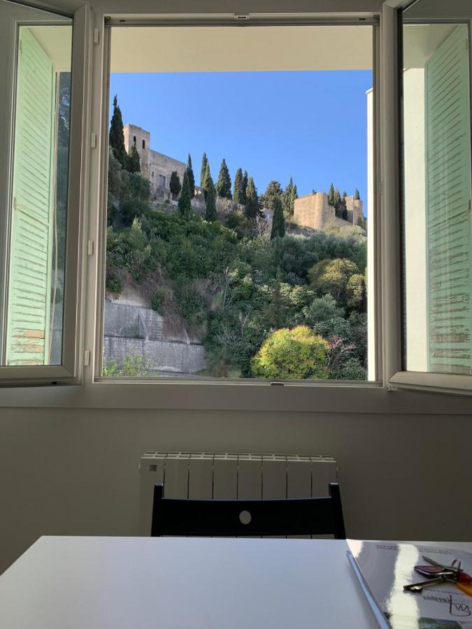 Apartment Centre: Beachside Steps From Port Cassis